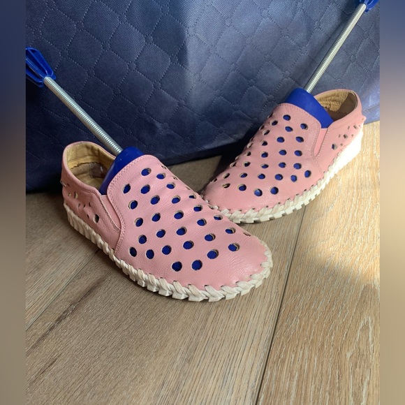 Pink Leather Kiss Kiss flats with cutout - Picture 6 of 12